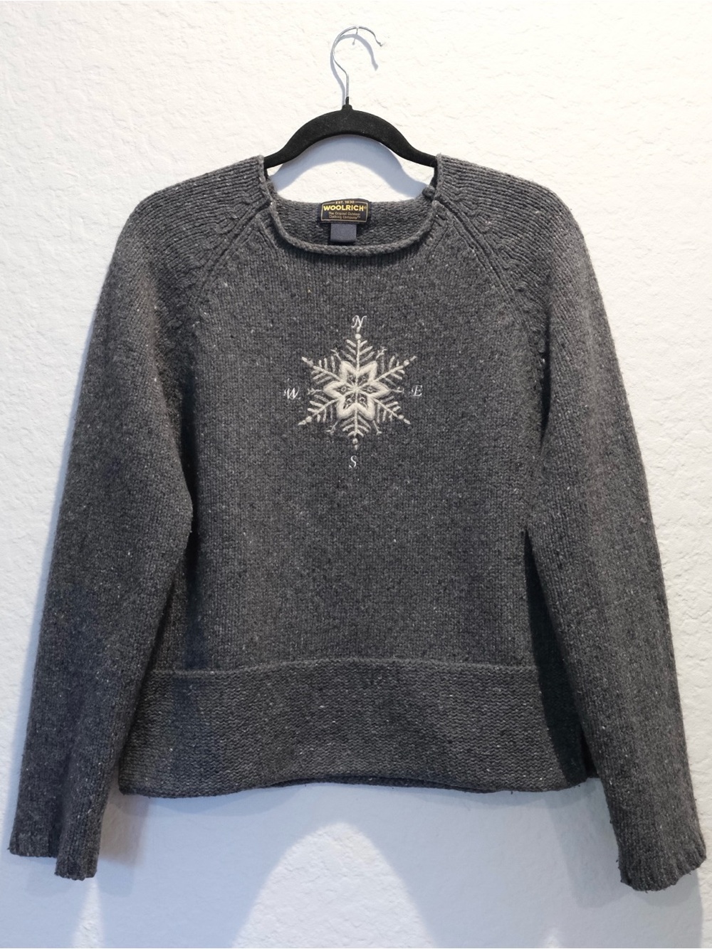 Woolrich Lambswool Blend Snowflake Embroidered Sweater Size M Dark Gray Classic